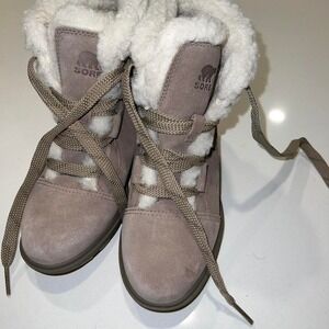 Grey Sorel women's boots #winterboots